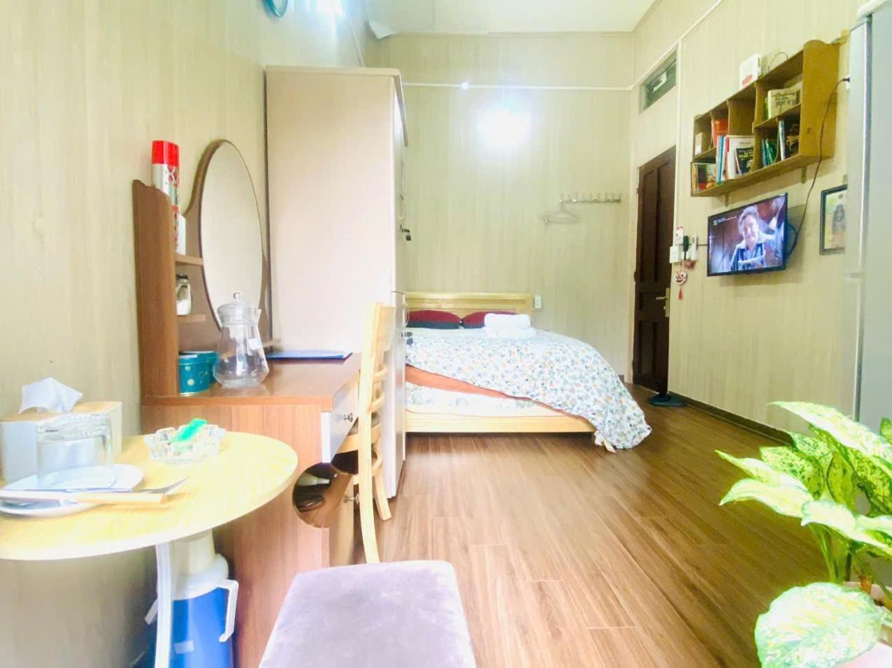 Cozy Homestay With Large Bed, Private Bathroom, Large Balcony Hanoi Eksteriør bilde